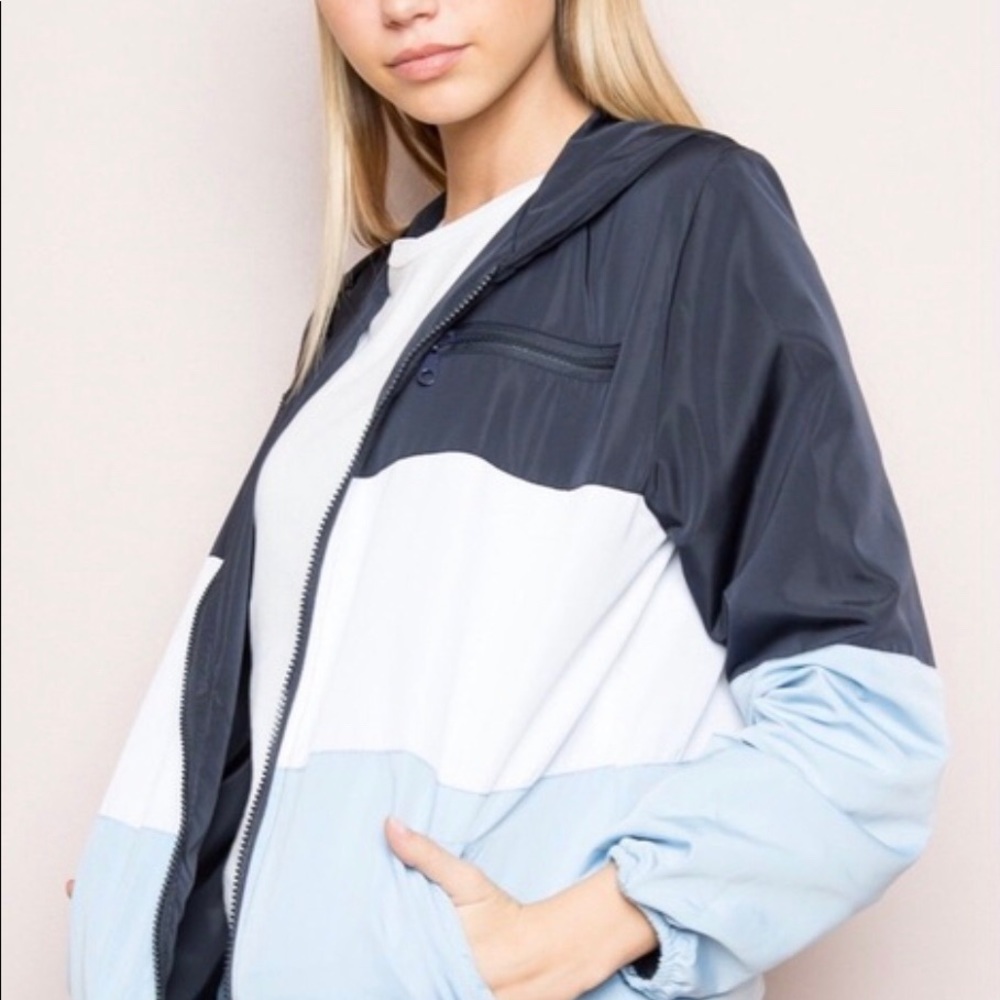 BRANDY MELVILLE KRISSY WINDBREAKER